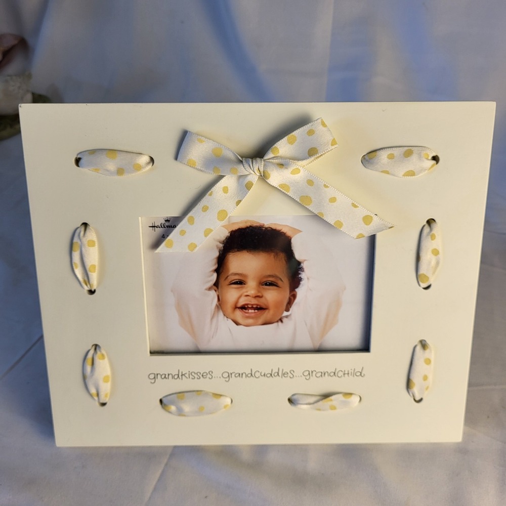 Hallmark Picture Frame "Grandkisses Grandcuddles Grandchild" Wood White Yellow